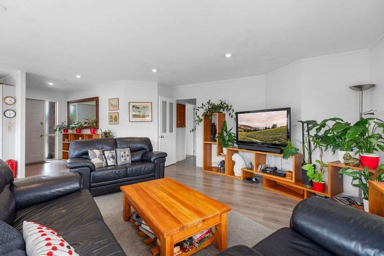 Photo of property in 16 Kentia Avenue, Mount Maunganui, 3116