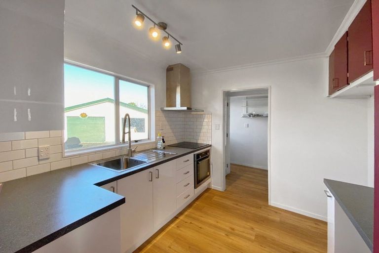 Photo of property in 14 Hillcrest Drive, Kelvin Grove, Palmerston North, 4414