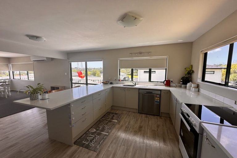 Photo of property in 10 Pae Moana Place, Stanmore Bay, Whangaparaoa, 0932