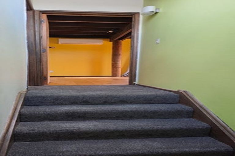 Photo of property in 2/21 Malters Place, Browns Bay, Auckland, 0630
