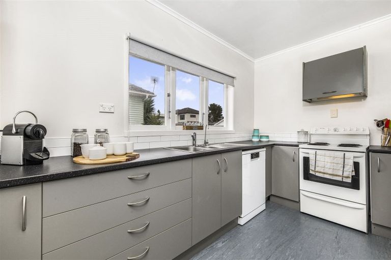 Photo of property in 1/47 Clevedon Road, Papakura, 2110