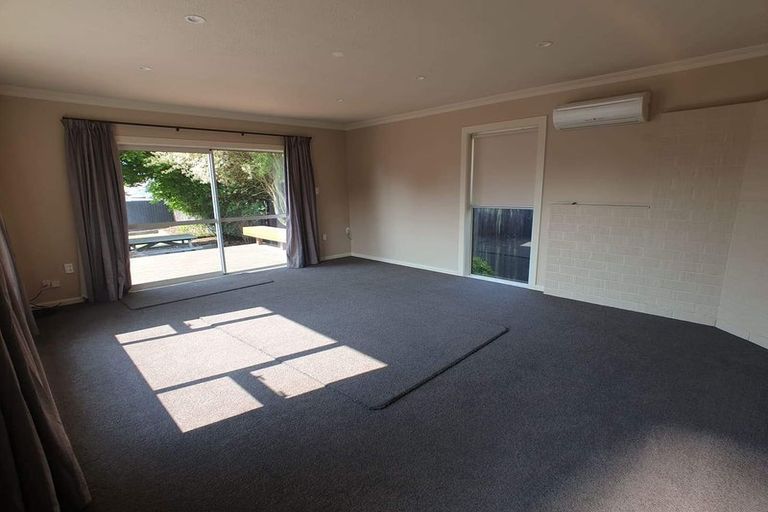 Photo of property in 37 Acacia Avenue, Upper Riccarton, Christchurch, 8041