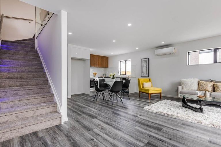 Photo of property in 7b Gladfield Lane, Te Atatu Peninsula, Auckland, 0610