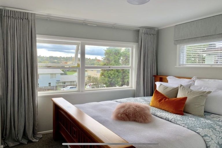 Photo of property in 24 Waverley Avenue, Glenfield, Auckland, 0629