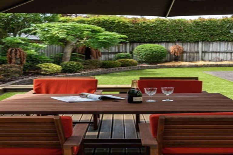 Photo of property in 7 Magilligan Close, East Tamaki Heights, Auckland, 2016