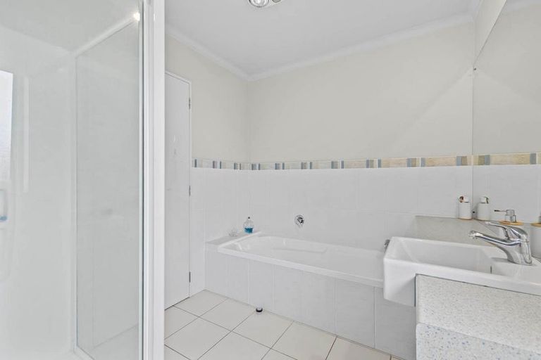 Photo of property in 21 Bellshill Close, Wattle Downs, Auckland, 2103