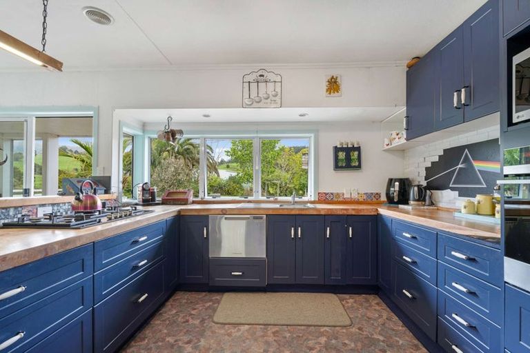 Photo of property in 124 Opouteke Road, Kaihu, 0379