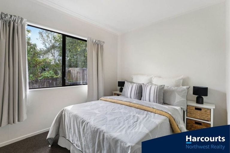 Photo of property in 1/729 Swanson Road, Swanson, Auckland, 0612