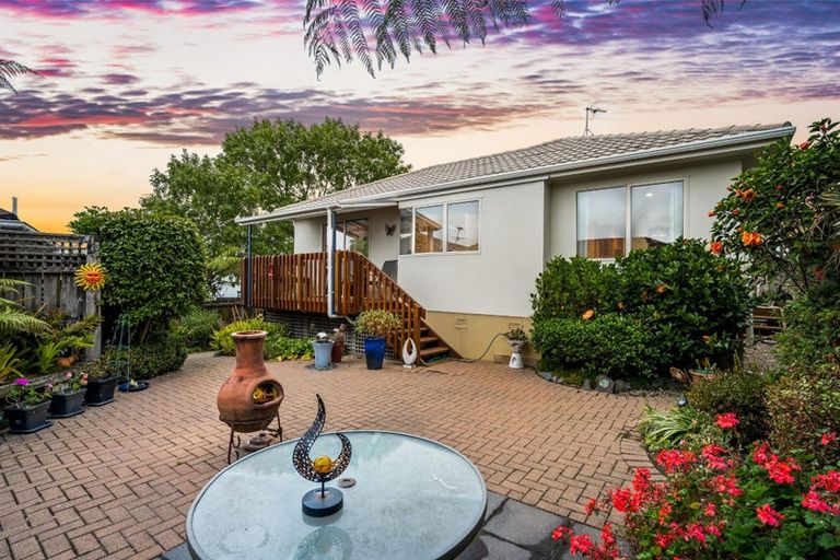 Photo of property in 1 Metric Place, Te Atatu South, Auckland, 0610