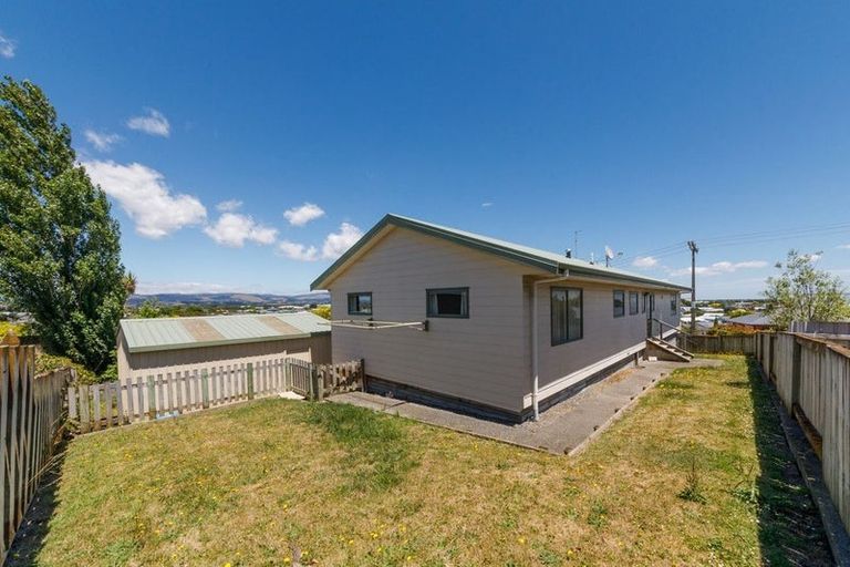 Photo of property in 24 Lydia Place, Kelvin Grove, Palmerston North, 4414