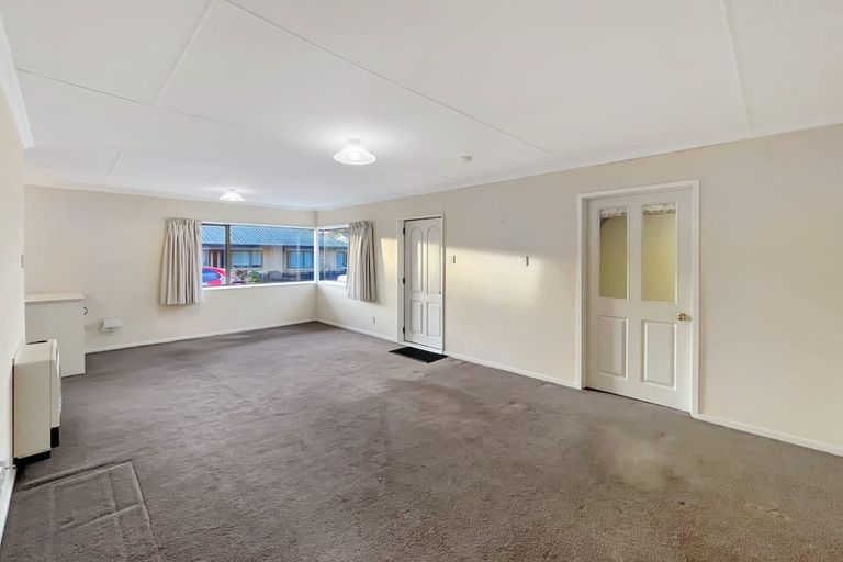 Photo of property in 4 Edgecombe Court, Roslyn, Palmerston North, 4414