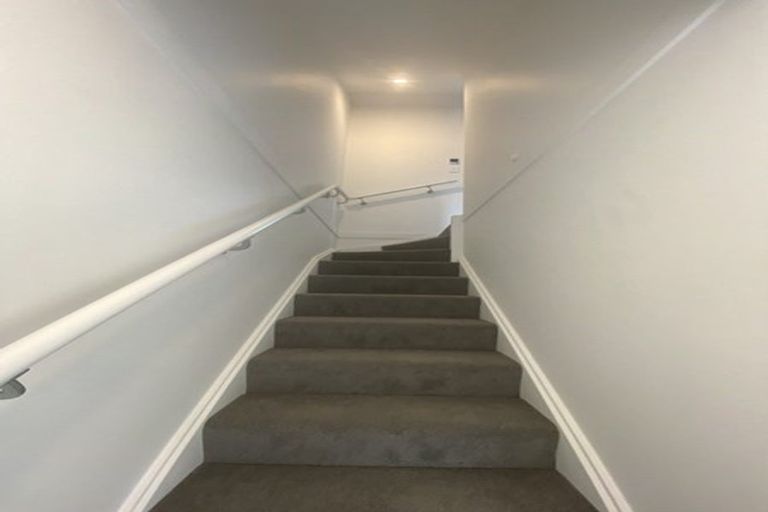 Photo of property in 1 Ara Paiwhenua, Tawa, Wellington, 5028