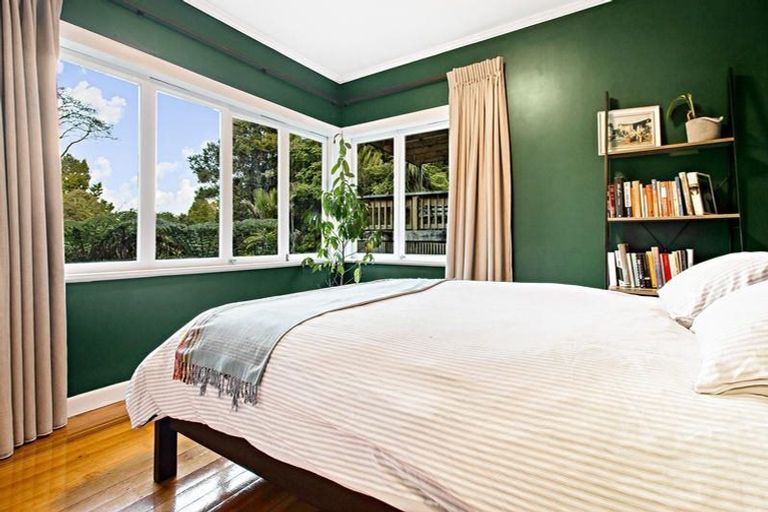 Photo of property in 8 Sylvan Valley Avenue, Titirangi, Auckland, 0604