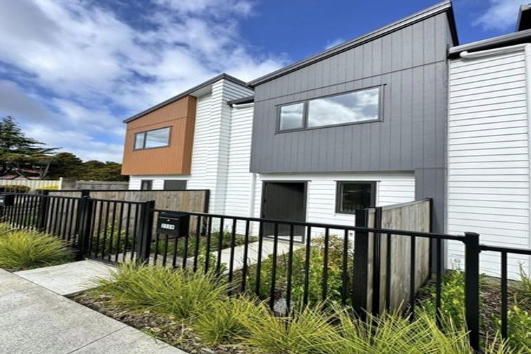 Photo of property in 250b Great North Road, Henderson, Auckland, 0612