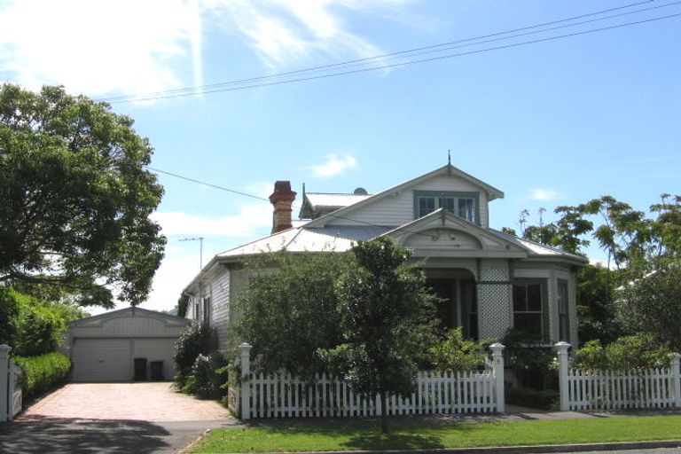 Photo of property in 5 Summer Street, Stanley Point, Auckland, 0624