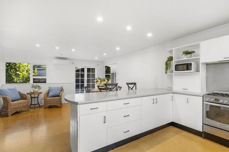 Photo of property in 44 Kahu Road, Paremata, Porirua, 5024