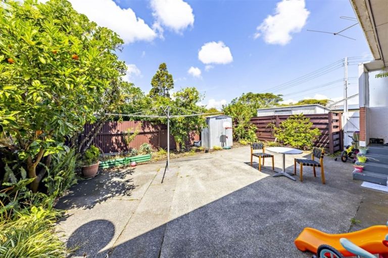 Photo of property in 2e Fraser Road, Papatoetoe, Auckland, 2025