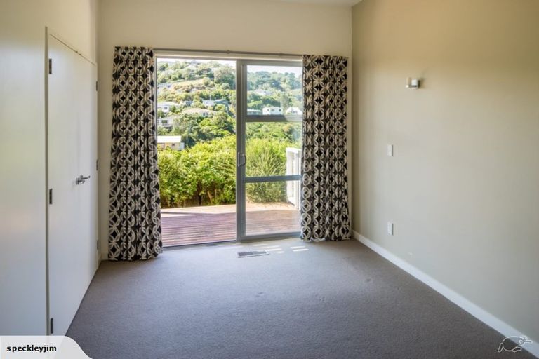 Photo of property in 51 Tiketike Way, Brooklyn, Wellington, 6021