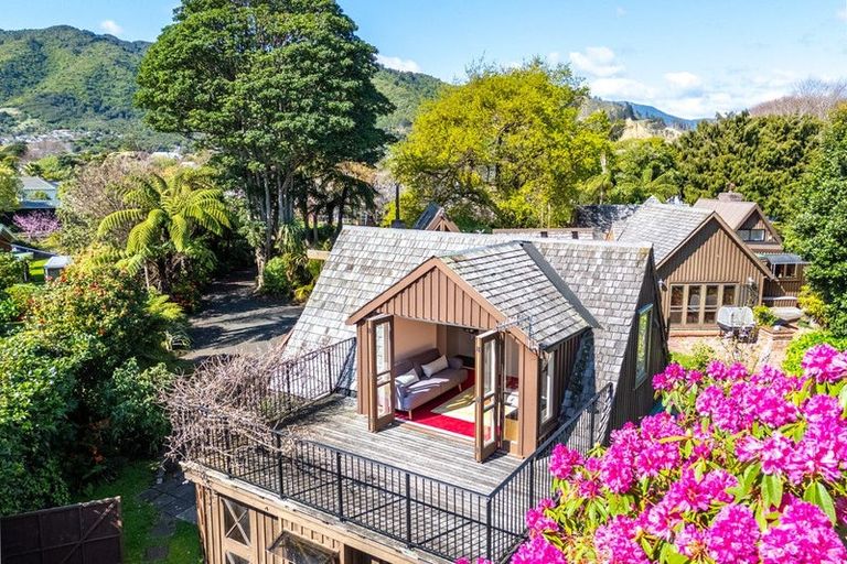 Photo of property in 9 Karaka Grove, Waikanae, 5036