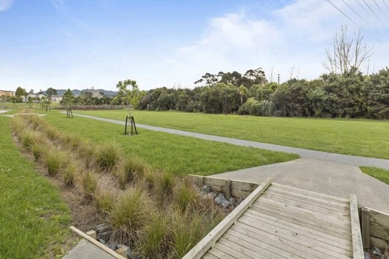 Photo of property in 5 Bloom Crescent, Sunnyvale, Auckland, 0612