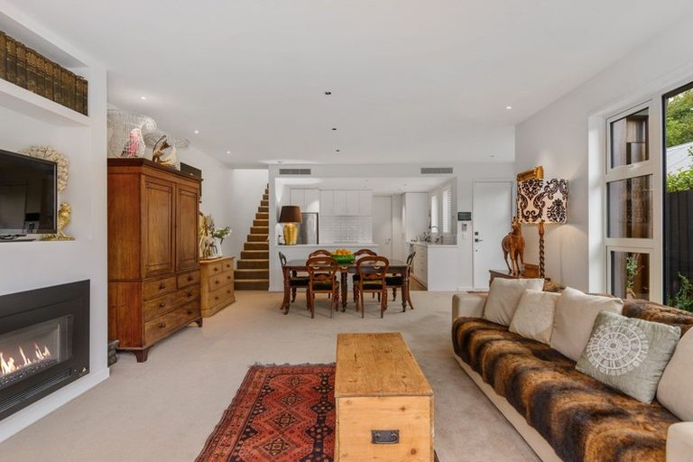 Photo of property in 87 Holly Road, St Albans, Christchurch, 8014