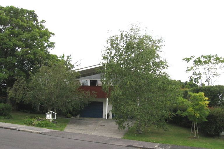 Photo of property in 13 Munstead Place, Hillcrest, Auckland, 0627