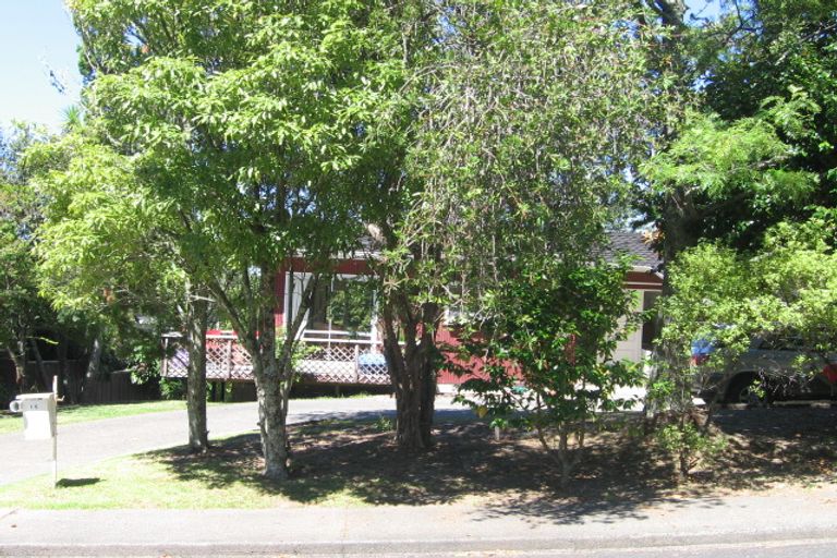 Photo of property in 15 Anakiwa Place, Milford, Auckland, 0620