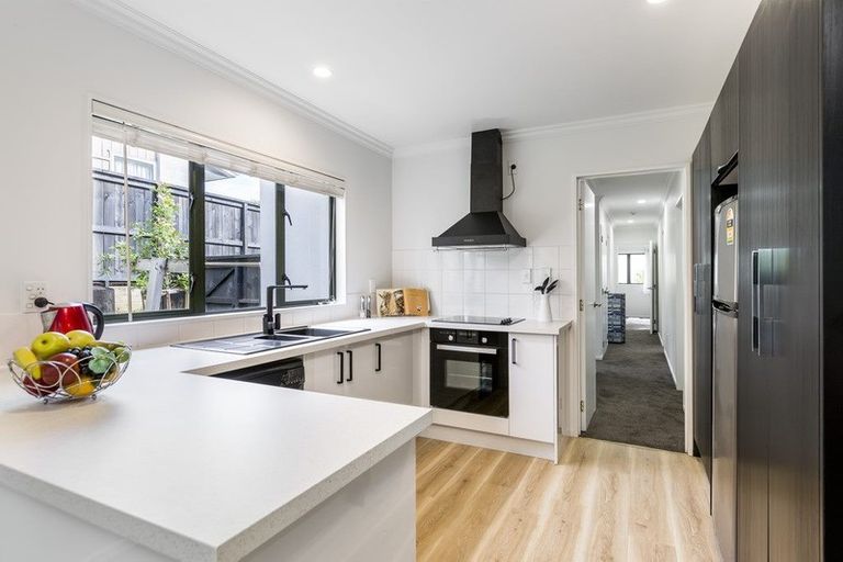 Photo of property in 3/8 Golf Road, New Lynn, Auckland, 0600