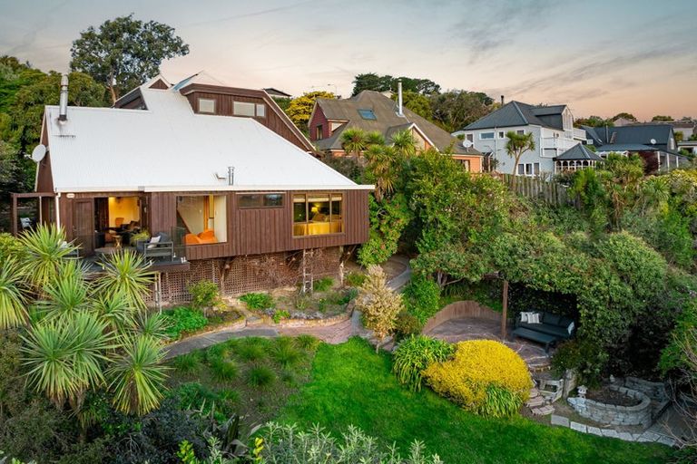 Photo of property in 245 Cannon Hill Crescent, Mount Pleasant, Christchurch, 8081