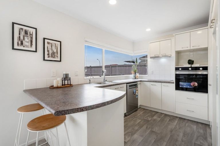 Photo of property in 19 Montecito Place, Golflands, Auckland, 2013