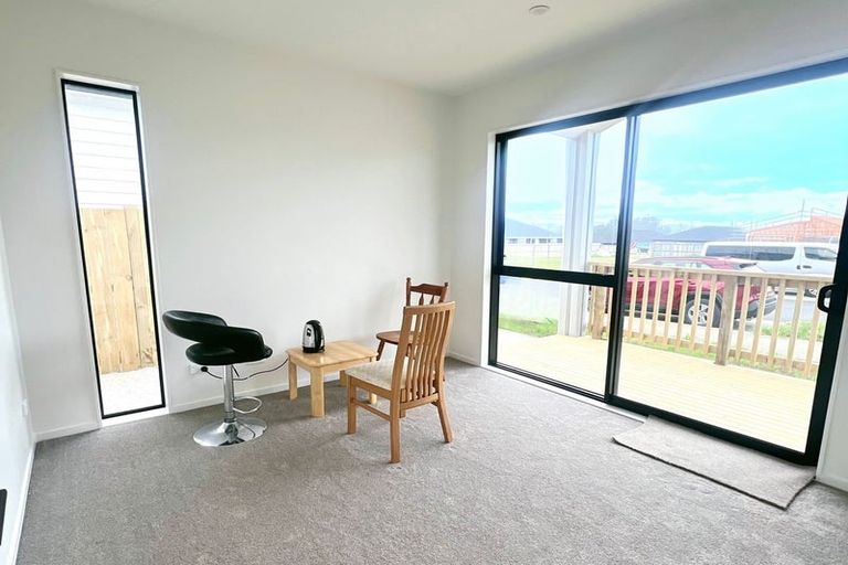 Photo of property in 17 Cronshaw Road, Karaka, 2113
