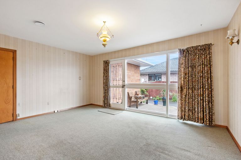 Photo of property in 43 Prestons Road, Redwood, Christchurch, 8051