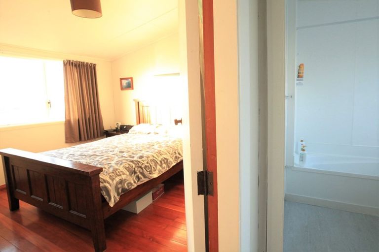 Photo of property in 25a-d Tireti Road, Titahi Bay, Porirua, 5022