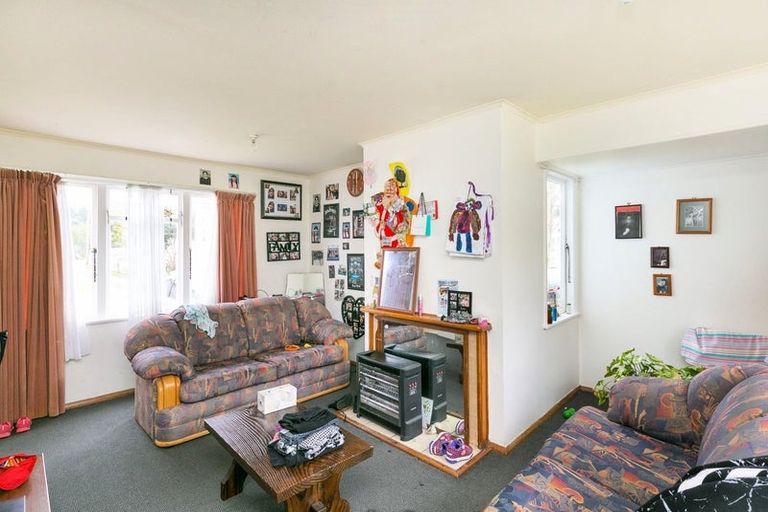 Photo of property in 34a-d Cornwall Crescent, Cannons Creek, Porirua, 5024