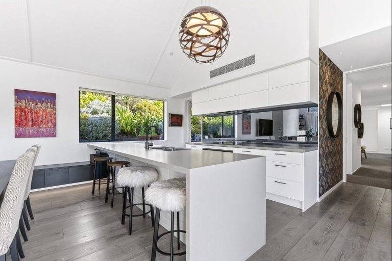 Photo of property in 10a Kinross Lane, Jacks Point, Queenstown, 9371