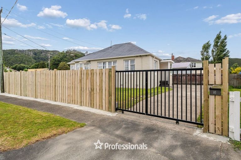 Photo of property in 10 Hughes Crescent, Taita, Lower Hutt, 5011
