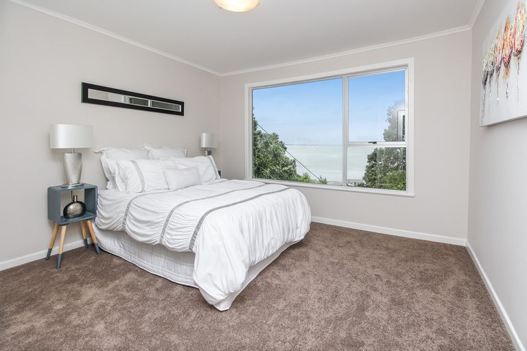 Photo of property in 124 Otitori Bay Road, Titirangi, Auckland, 0604