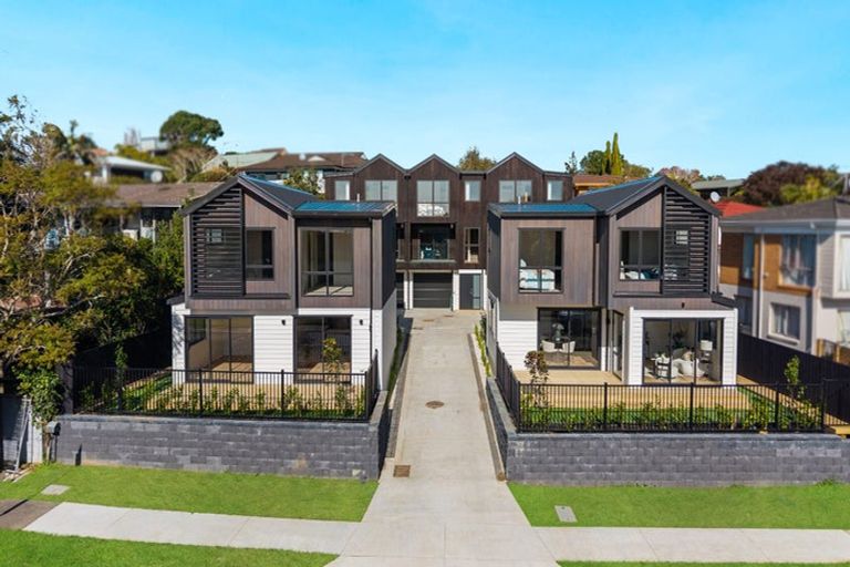 Photo of property in 10b Prince Regent Drive, Half Moon Bay, Auckland, 2012