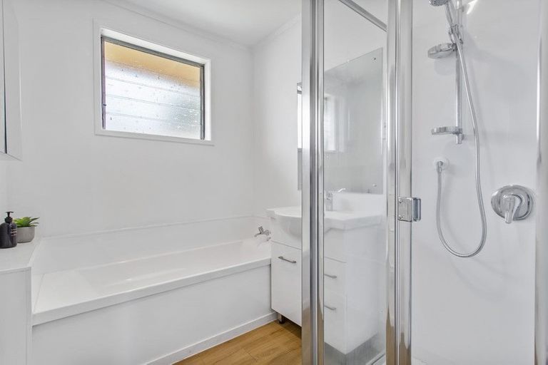 Photo of property in 1/15 Poinsettia Place, Henderson, Auckland, 0610