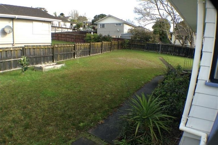 Photo of property in 11 Santiago Crescent, Unsworth Heights, Auckland, 0632