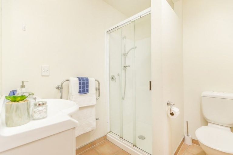 Photo of property in Atrium Towers, 7j/154 The Terrace, Wellington Central, Wellington, 6011