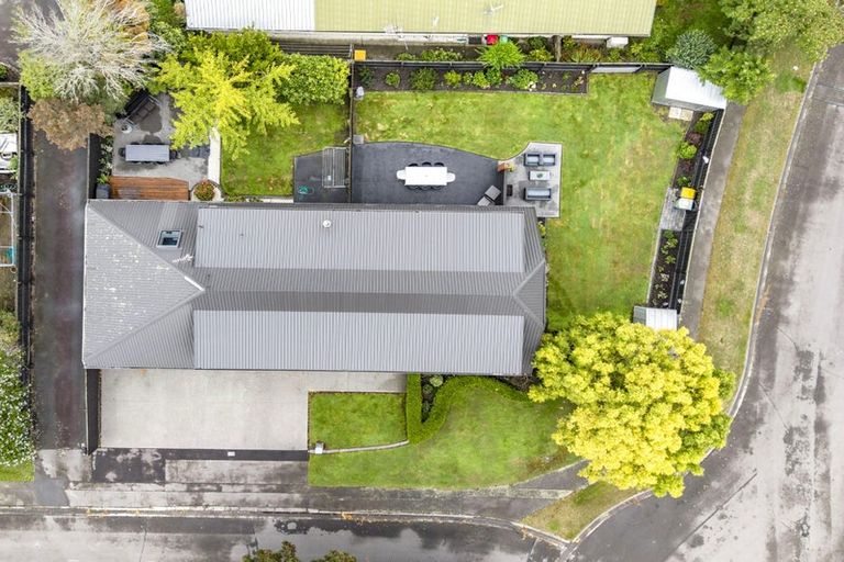 Photo of property in 10 Pyatt Place, Redwood, Christchurch, 8051