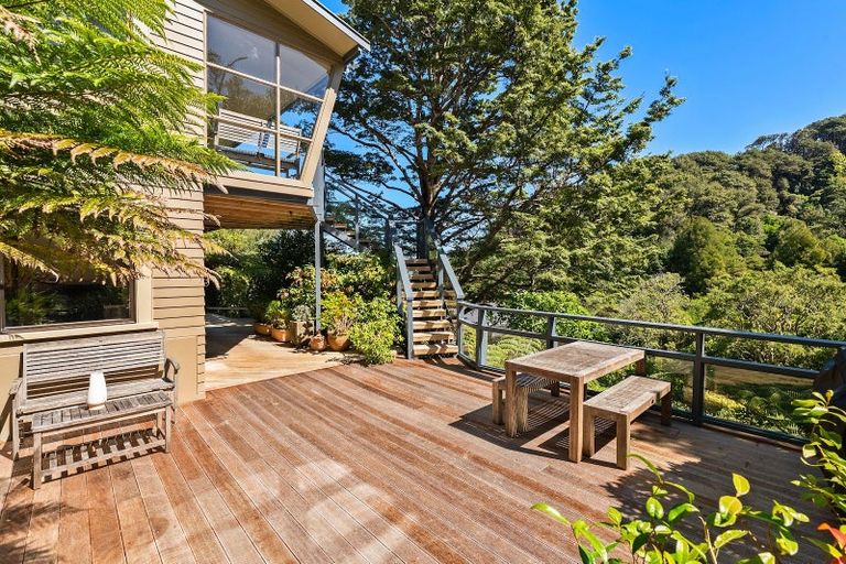Photo of property in 136 Cheviot Road, Lowry Bay, Lower Hutt, 5013