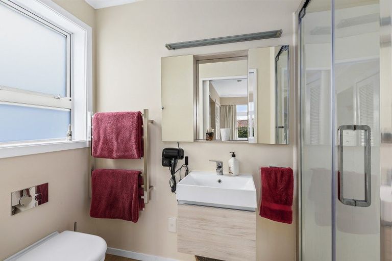 Photo of property in 12 Madison Place, Miramar, Wellington, 6022