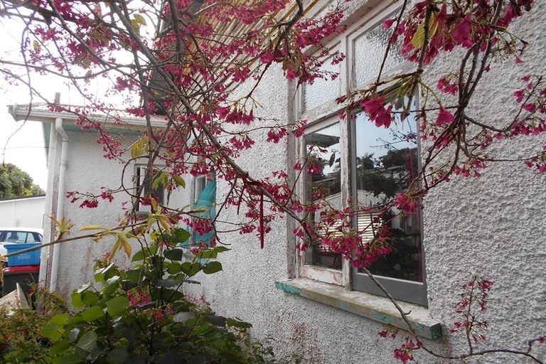Photo of property in 18 Alberta Road, Glen Avon, New Plymouth, 4312