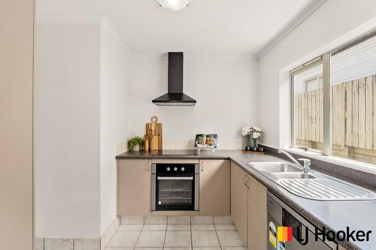 Photo of property in 37 Senator Drive, Manurewa, Auckland, 2105