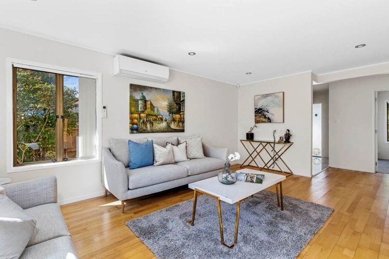 Photo of property in 23 Manutara Avenue, Forrest Hill, Auckland, 0620