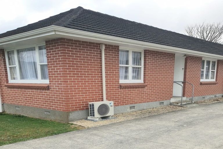 Photo of property in 8f1-c Exchange Street, Ebdentown, Upper Hutt, 5018