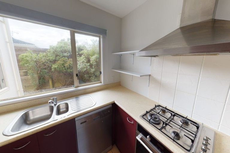 Photo of property in 74 Dress Circle, Newlands, Wellington, 6037