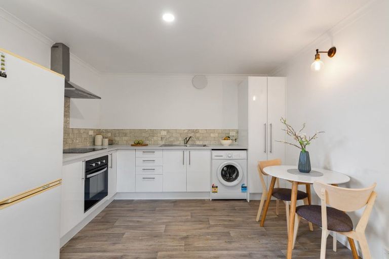 Photo of property in 16 Doris Gordon Crescent, Crofton Downs, Wellington, 6035